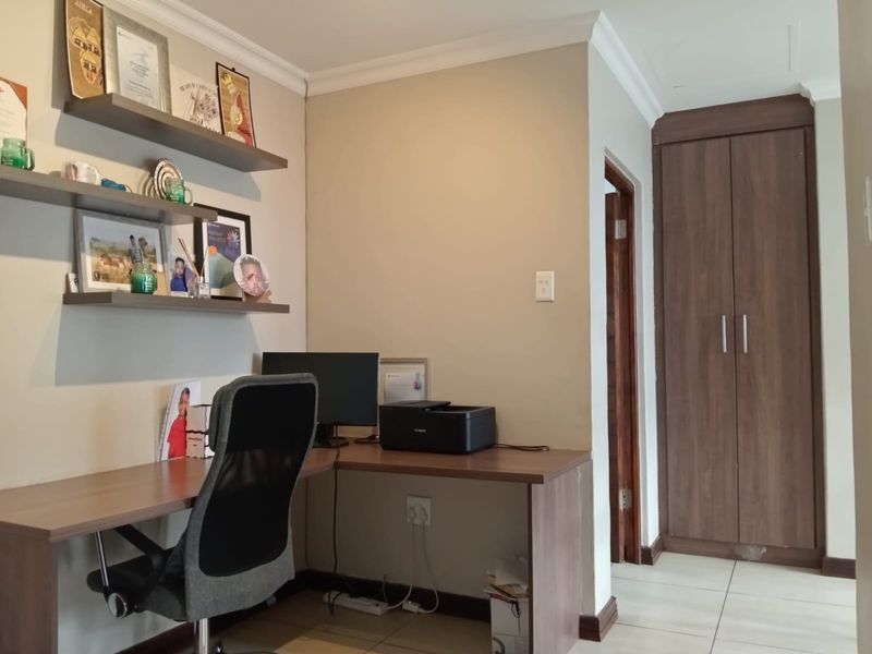 Beautiful Townhouse To Let in Cashan, Rustenburg—perfect for families seeking comfort! - Photo 9