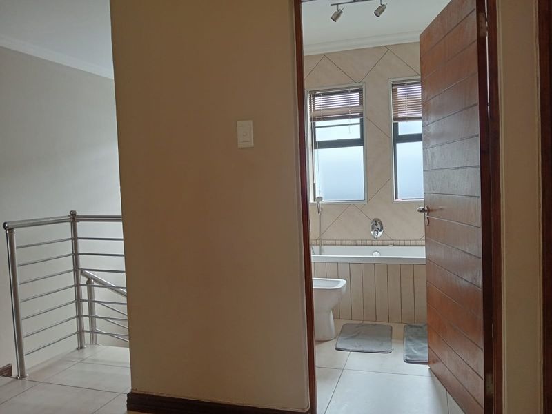 Beautiful Townhouse To Let in Cashan, Rustenburg—perfect for families seeking comfort! - Photo 8