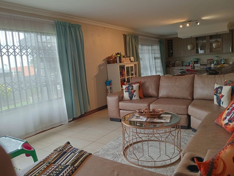 Beautiful Townhouse To Let in Cashan, Rustenburg—perfect for families seeking comfort! - Photo 6