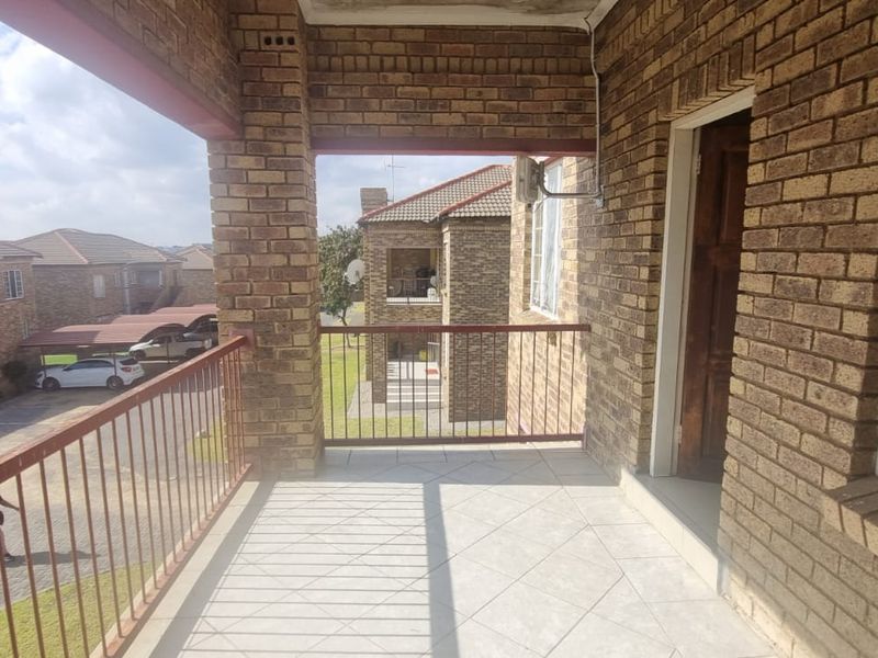Prime Investment Potential with Private Balcony Braai in Erand Gardens! - Photo 1