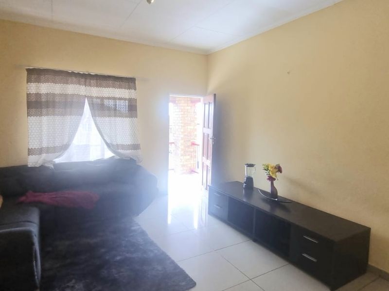 Prime Investment Potential with Private Balcony Braai in Erand Gardens! - Photo 4