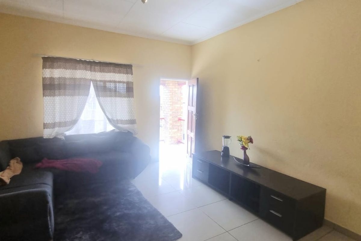 Prime Investment Potential with Private Balcony Braai in Erand Gardens! - Photo 4