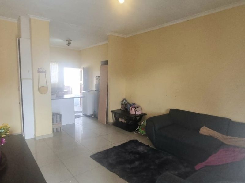 Prime Investment Potential with Private Balcony Braai in Erand Gardens! - Photo 5