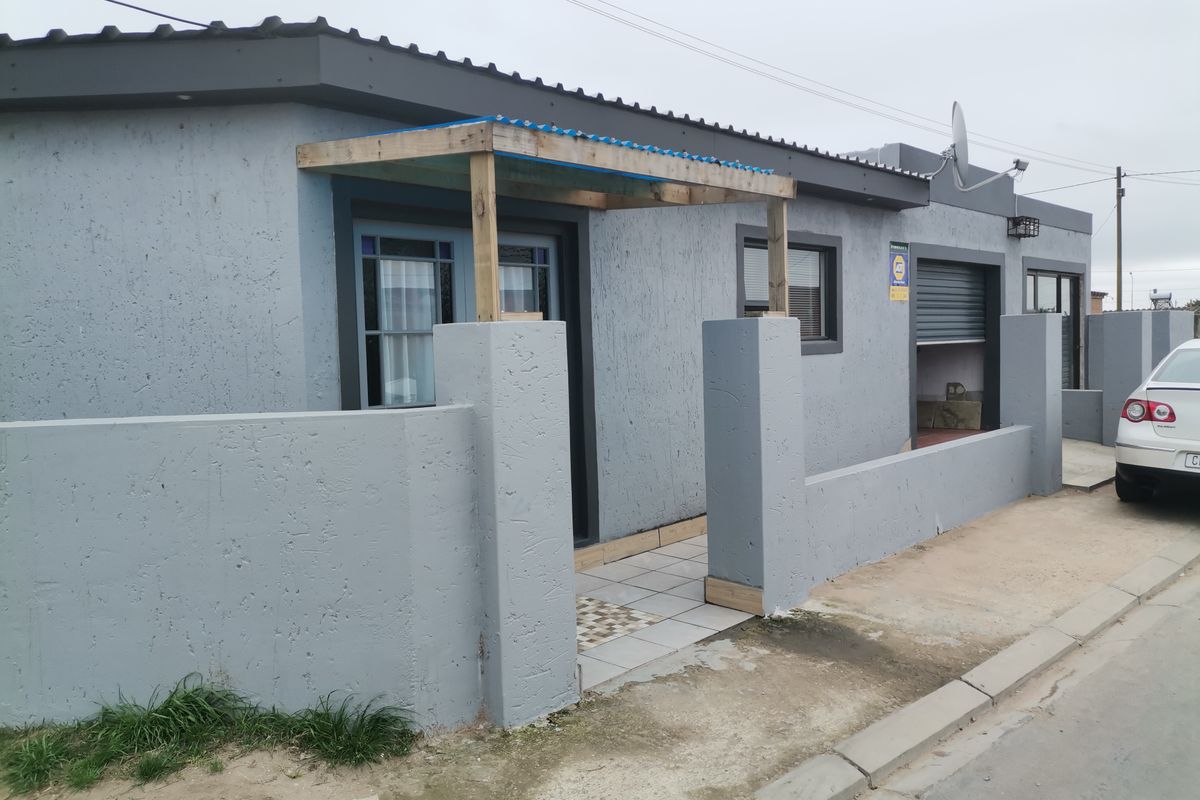 House For Sale In Mossel Bay - Photo 2
