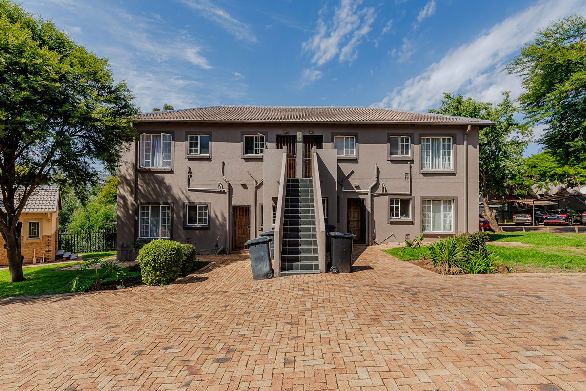 Charming Home For Sale in Wilgeheuwel, Roodepoort, The Perfect Blend of Comfort and Convenience - Photo 2