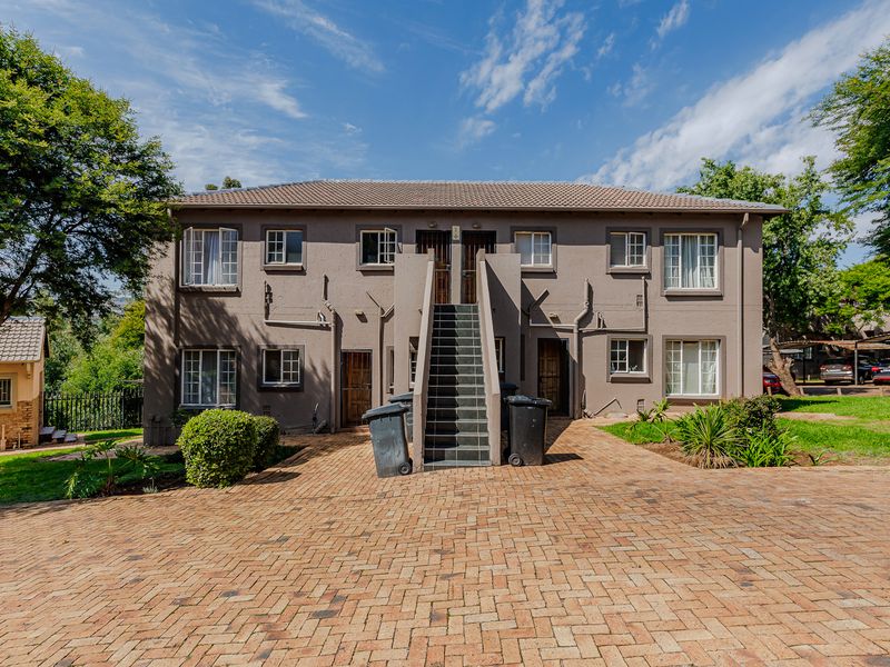 Charming Home For Sale in Wilgeheuwel, Roodepoort, The Perfect Blend of Comfort and Convenience - Photo 2