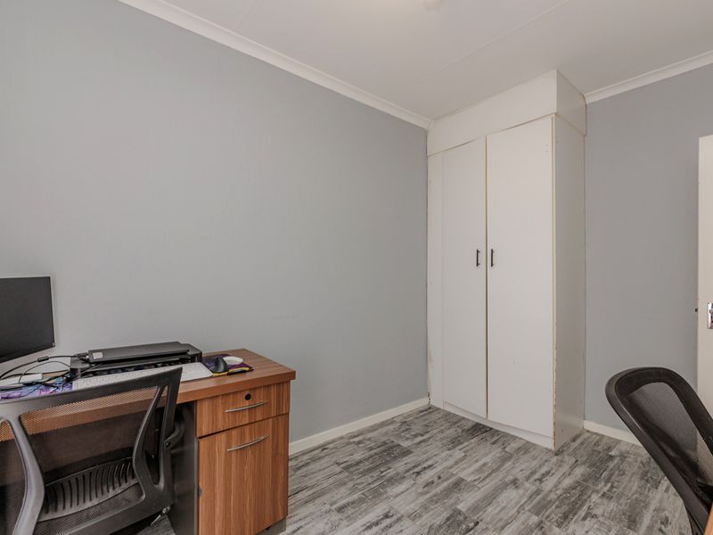 Charming Home For Sale in Wilgeheuwel, Roodepoort, The Perfect Blend of Comfort and Convenience - Photo 7