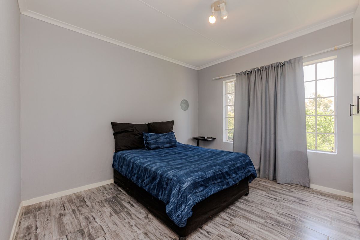 Charming Home For Sale in Wilgeheuwel, Roodepoort, The Perfect Blend of Comfort and Convenience - Photo 5