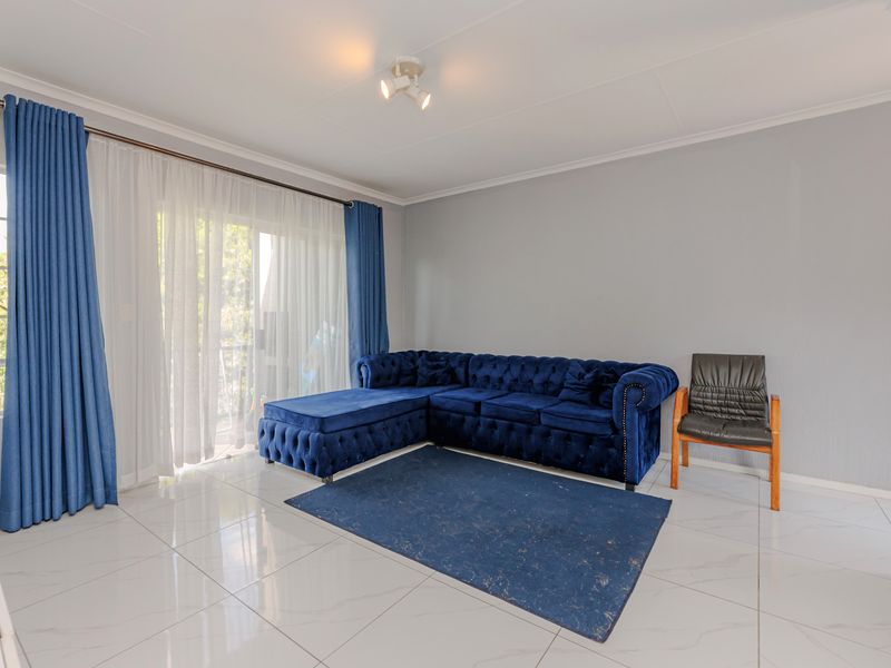 Charming Home For Sale in Wilgeheuwel, Roodepoort, The Perfect Blend of Comfort and Convenience - Photo 4