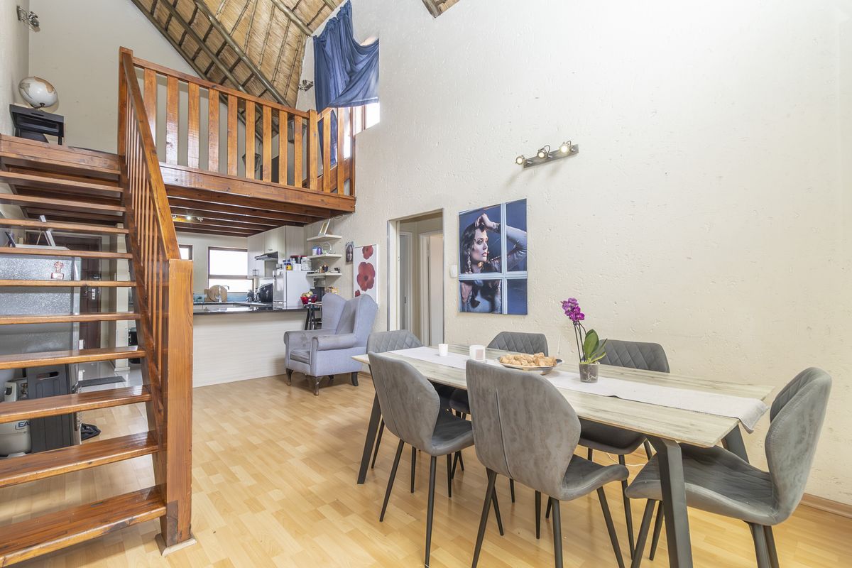 Spacious 2-Bed, 2-Bath Loft Apartment in Prime Position - Photo 2