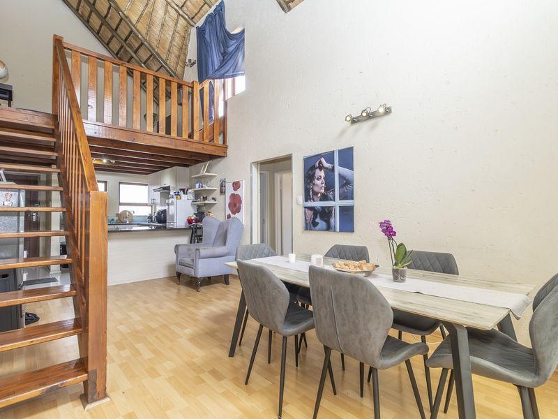 Spacious 2-Bed, 2-Bath Loft Apartment in Prime Position - Photo 2