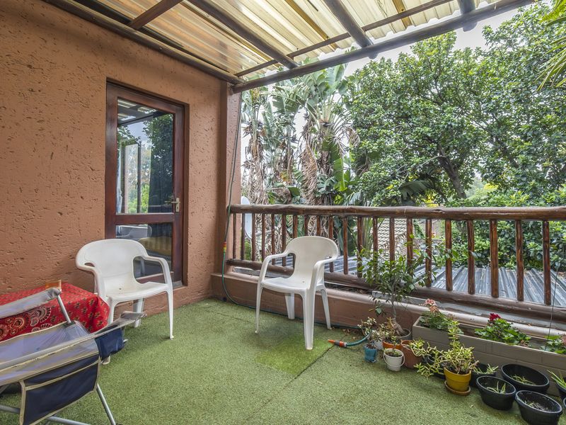 Spacious 2-Bed, 2-Bath Loft Apartment in Prime Position - Photo 10