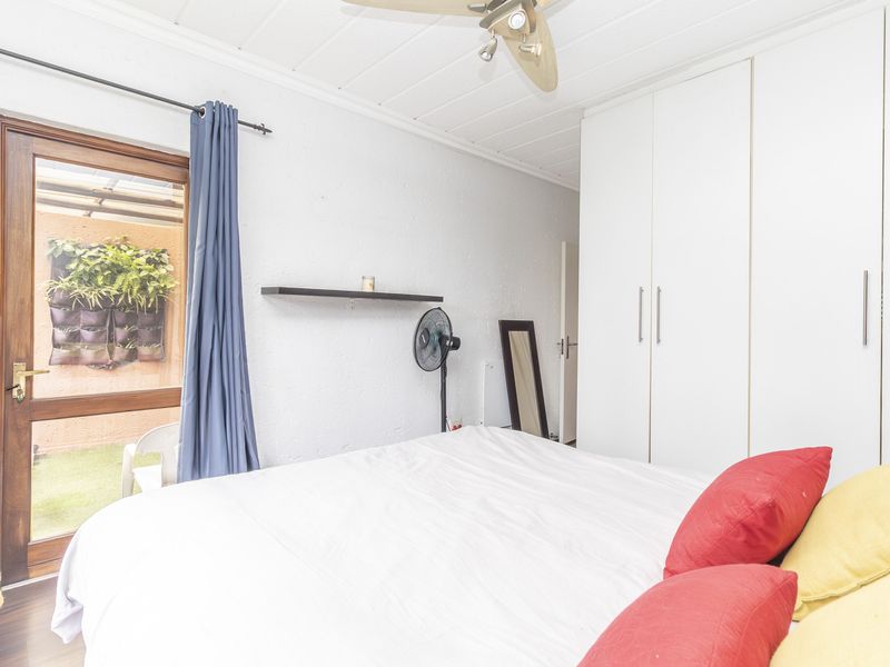 Spacious 2-Bed, 2-Bath Loft Apartment in Prime Position - Photo 9