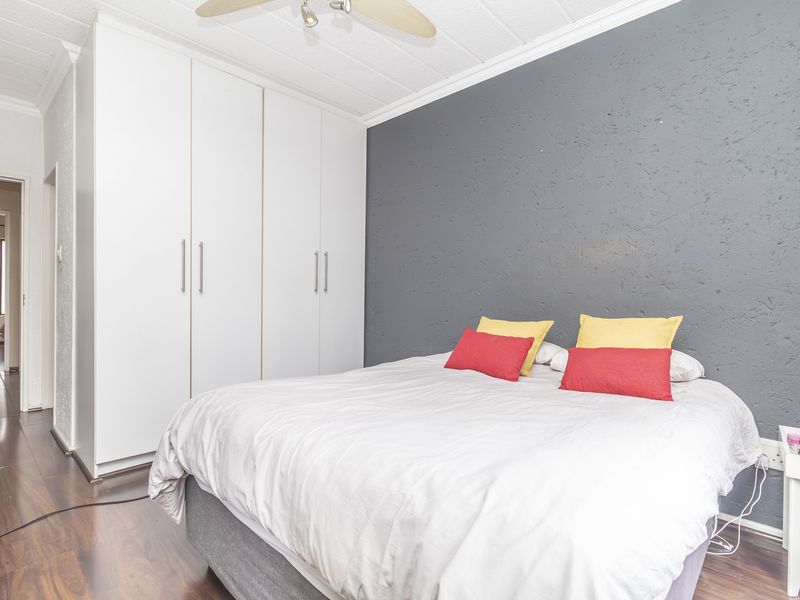 Spacious 2-Bed, 2-Bath Loft Apartment in Prime Position - Photo 8