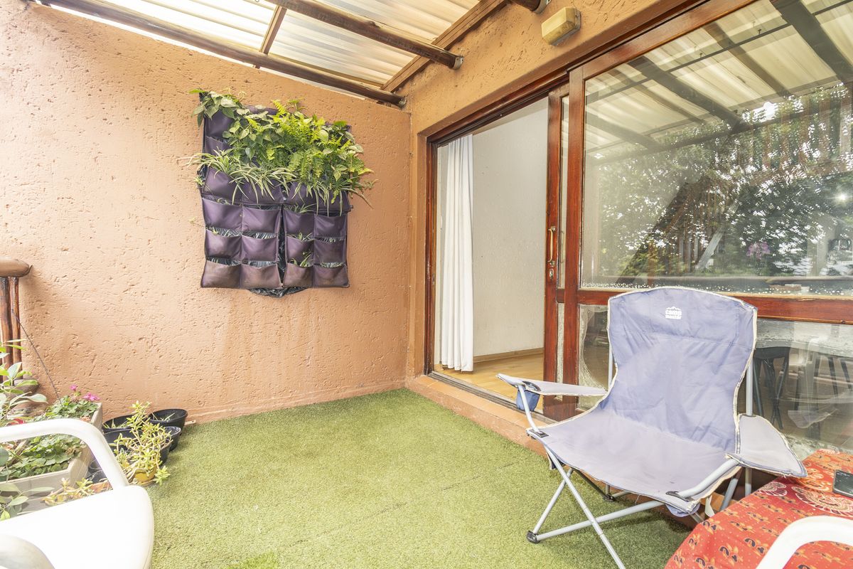 Spacious 2-Bed, 2-Bath Loft Apartment in Prime Position - Photo 4