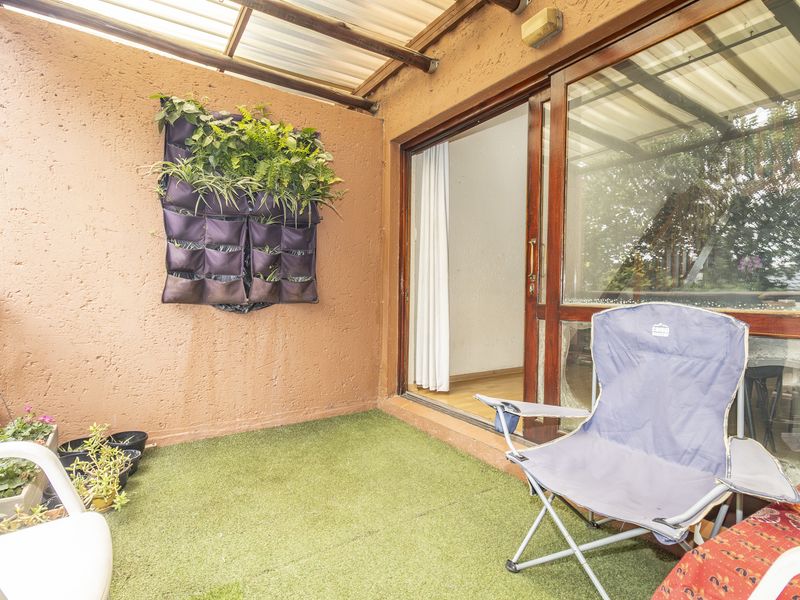 Spacious 2-Bed, 2-Bath Loft Apartment in Prime Position - Photo 4