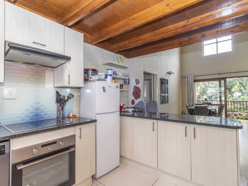 Spacious 2-Bed, 2-Bath Loft Apartment in Prime Position - Photo 6