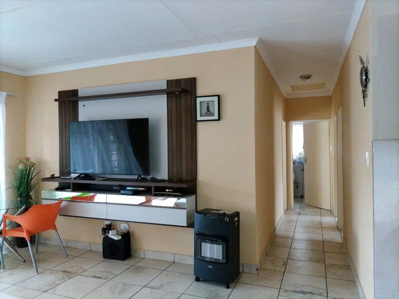 Modern 3-Bedroom Flat in a Secure Complex - Photo 5