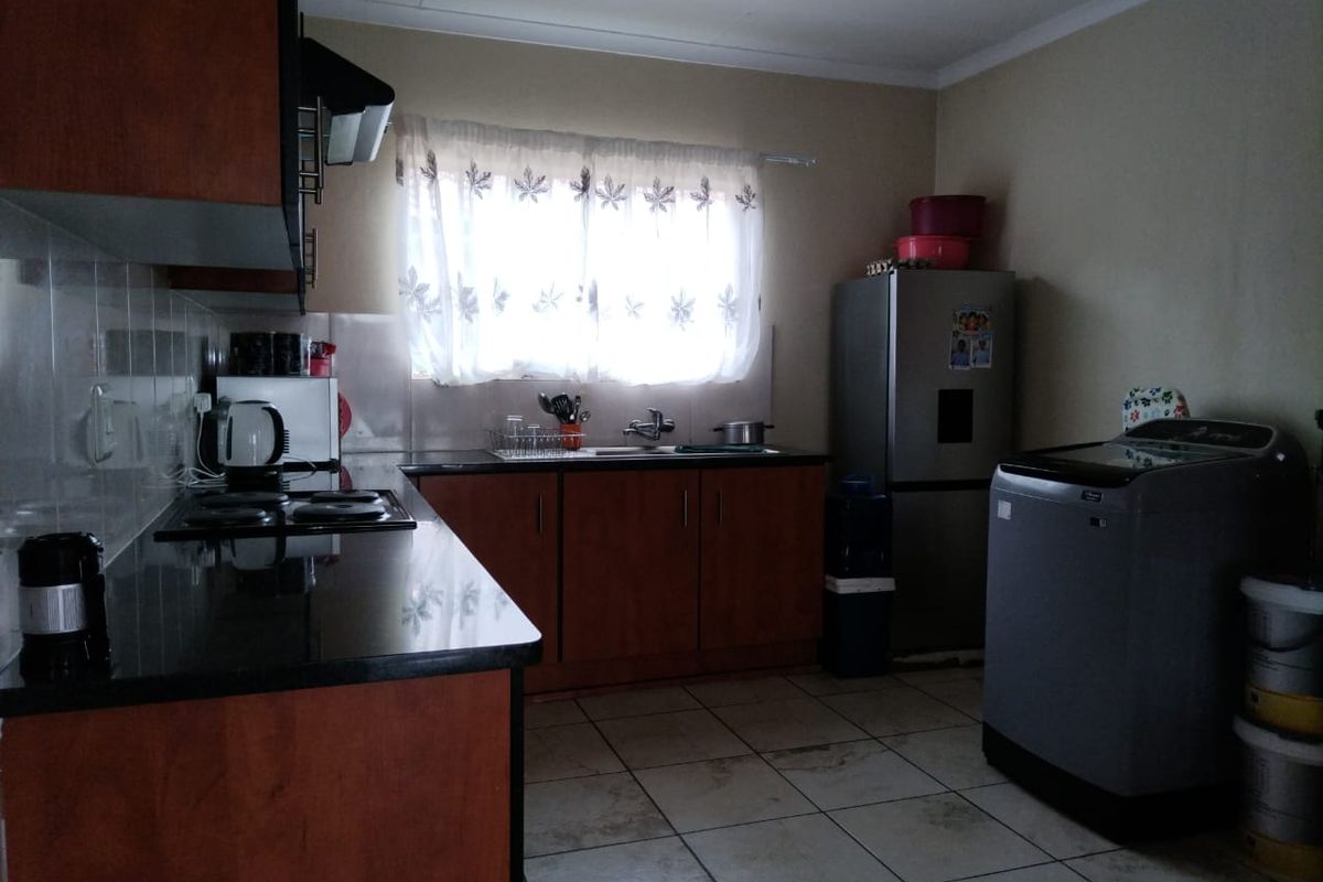 Modern 3-Bedroom Flat in a Secure Complex - Photo 2