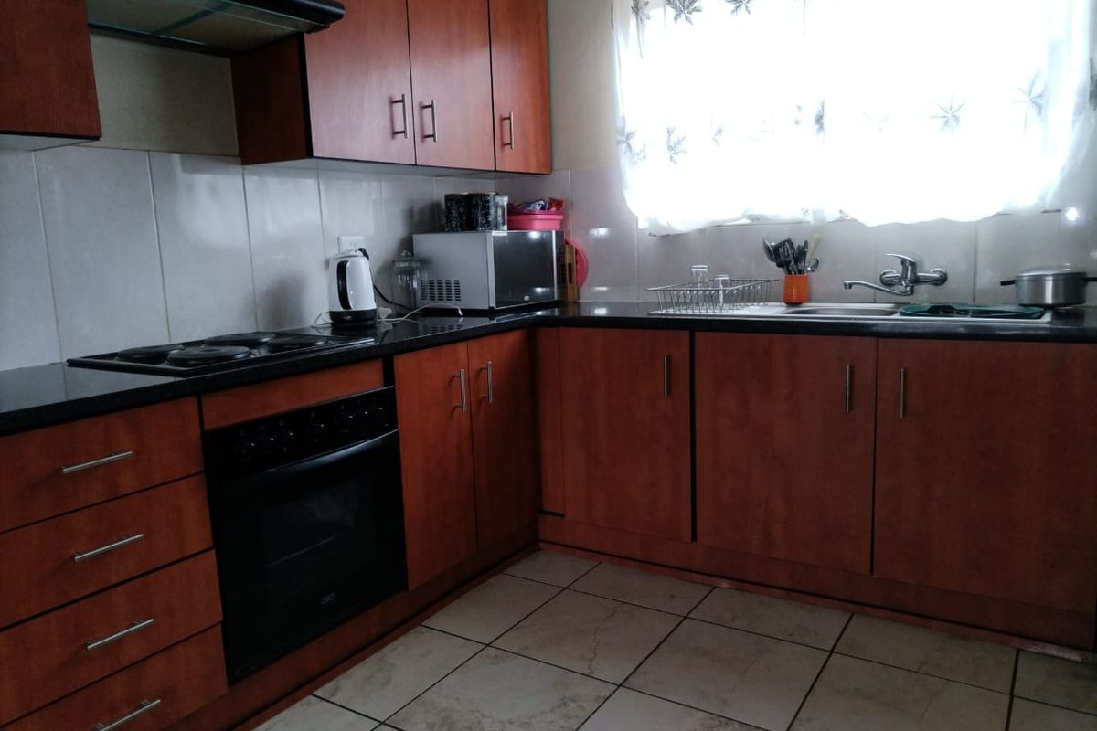 Modern 3-Bedroom Flat in a Secure Complex - Photo 3