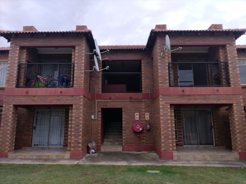 Modern 3-Bedroom Flat in a Secure Complex - Photo 1