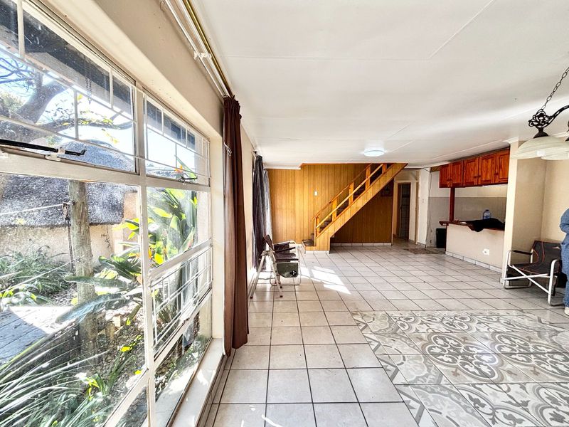 Spacious 4 Bedroom Family Home with Entertainment Space - Photo 5