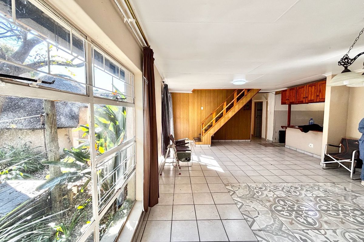 Spacious 4 Bedroom Family Home with Entertainment Space - Photo 5