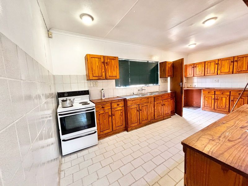 Spacious 4 Bedroom Family Home with Entertainment Space - Photo 8