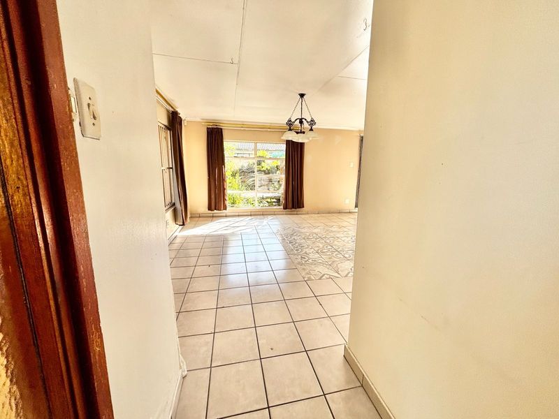 Spacious 4 Bedroom Family Home with Entertainment Space - Photo 3