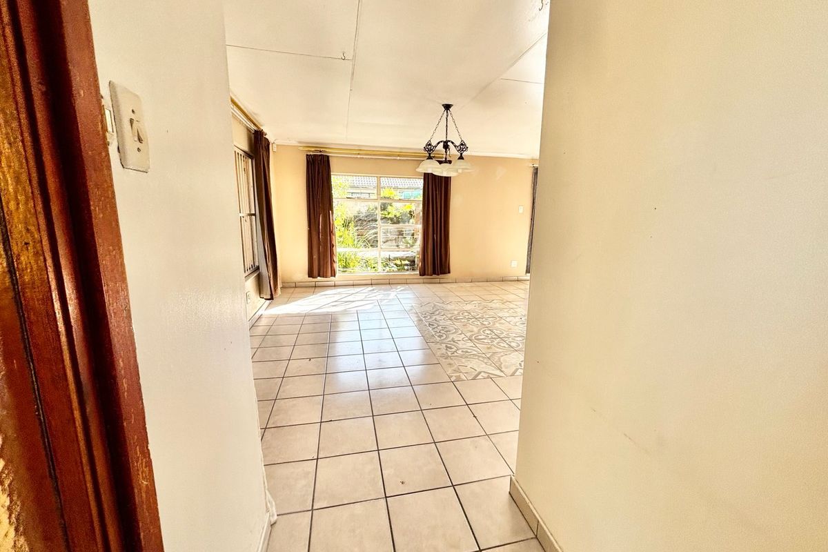 Spacious 4 Bedroom Family Home with Entertainment Space - Photo 3
