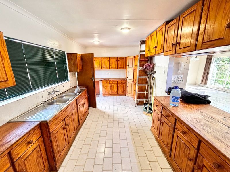 Spacious 4 Bedroom Family Home with Entertainment Space - Photo 10