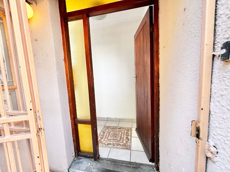 Spacious 4 Bedroom Family Home with Entertainment Space - Photo 2