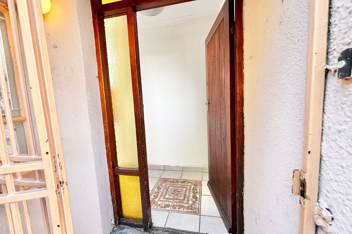 Spacious 4 Bedroom Family Home with Entertainment Space - Photo 2