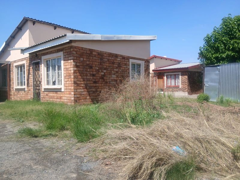 3 Bedroom House for Sale in Seraleng - Photo 3