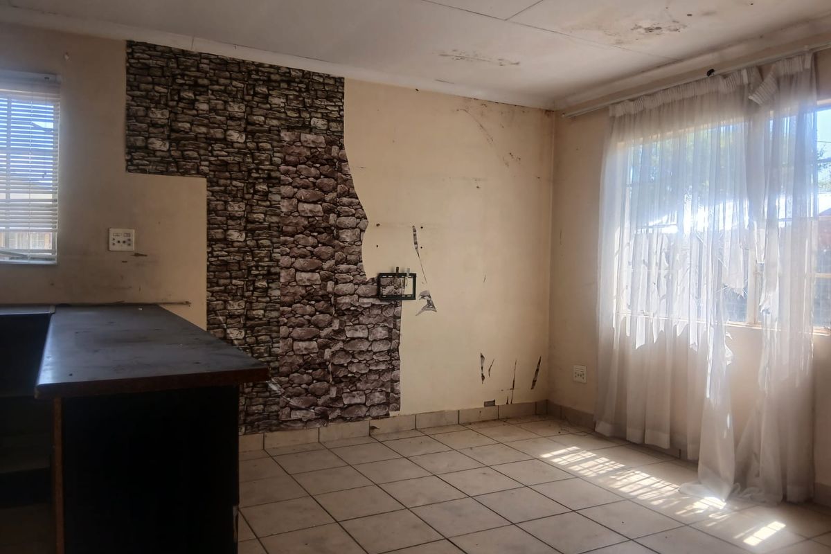 3 Bedroom House for Sale in Seraleng - Photo 4