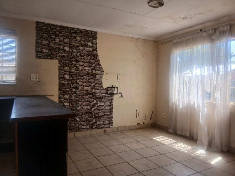 3 Bedroom House for Sale in Seraleng - Photo 4