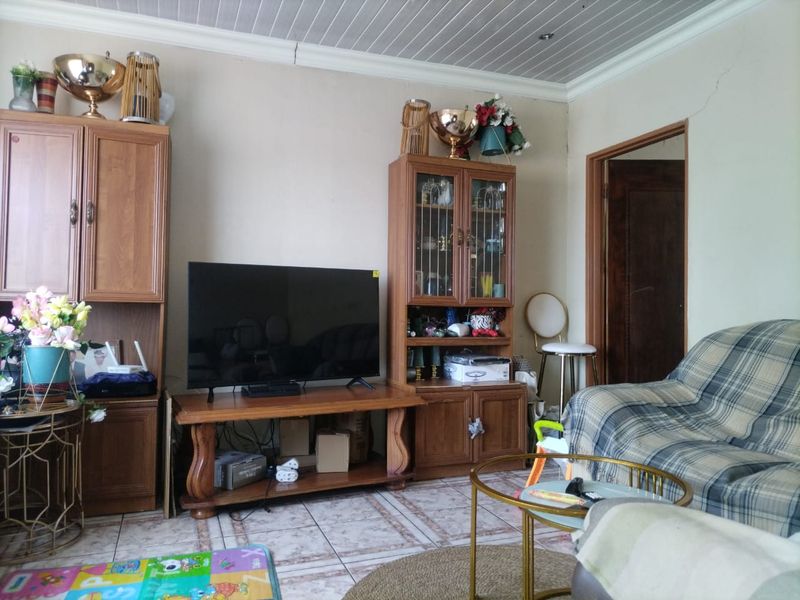 4-Bedroom Home in a Sought-After Area - Photo 6