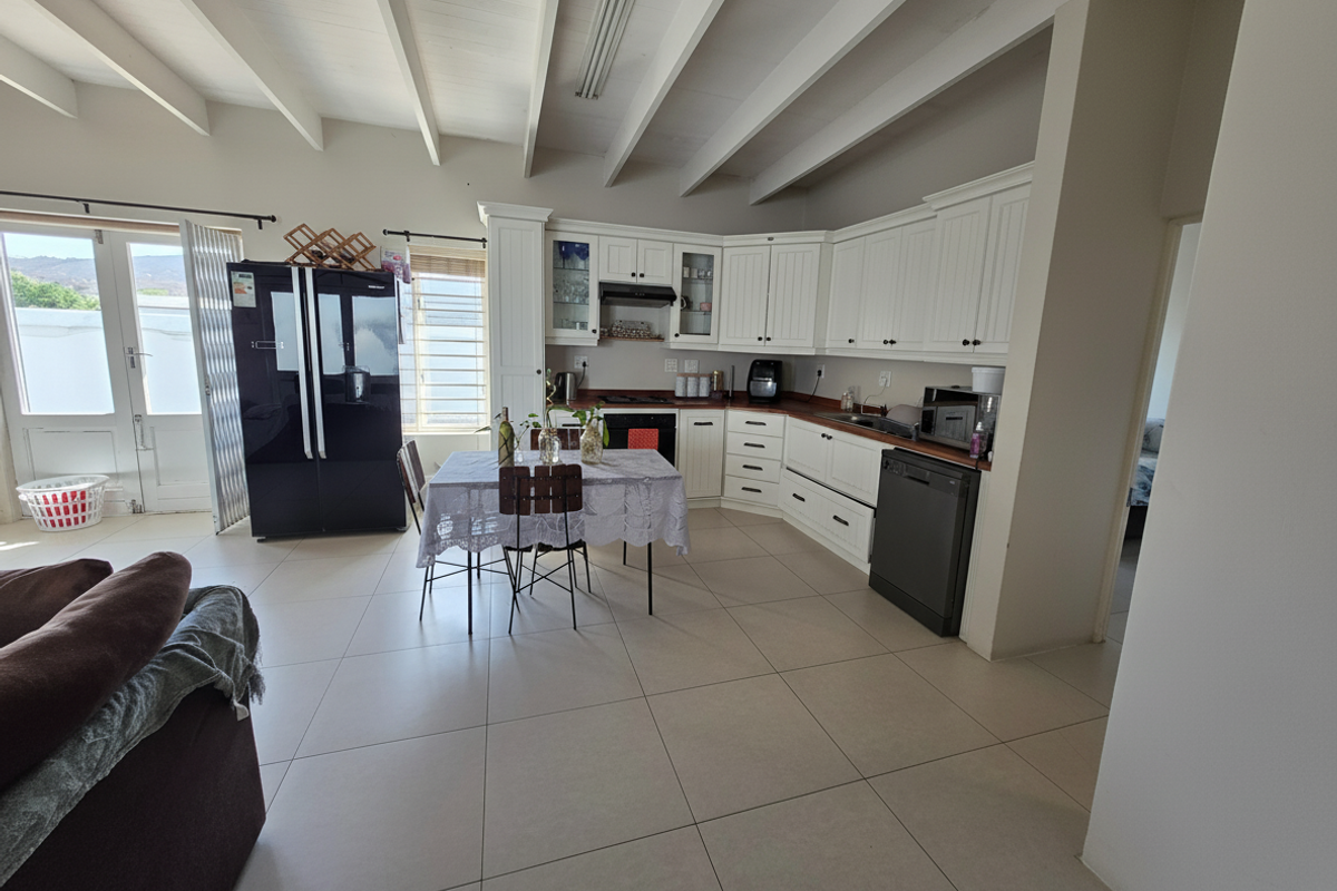 Convenience, Space & Security — All in One Property - Photo 4