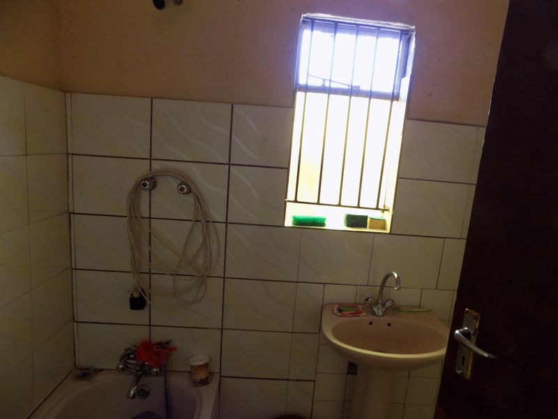 COMFORTABLE FAMILY HOME FOR SALE IN TSHING - Photo 5