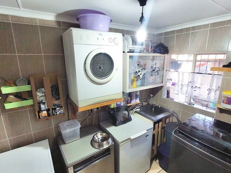 The Perfect Family Home - Photo 10