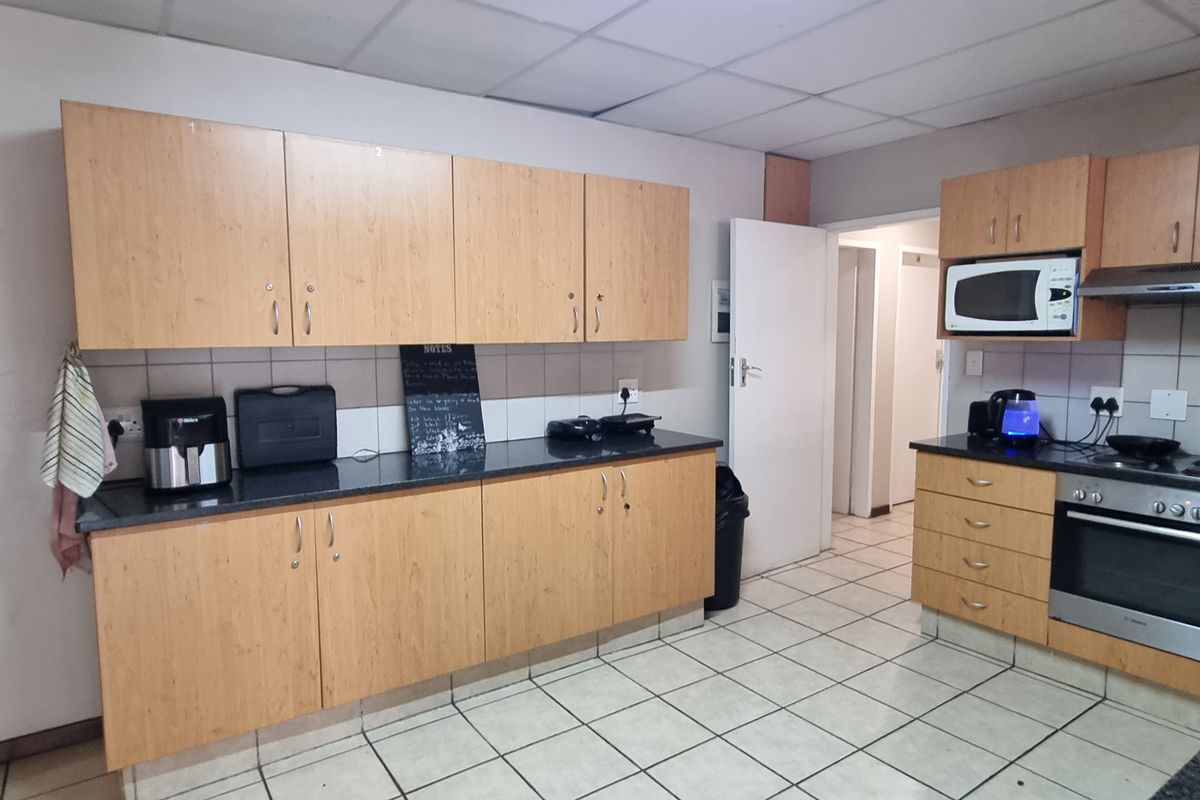 Location, Location, Location - Ideal for Student Accommodation - Photo 2