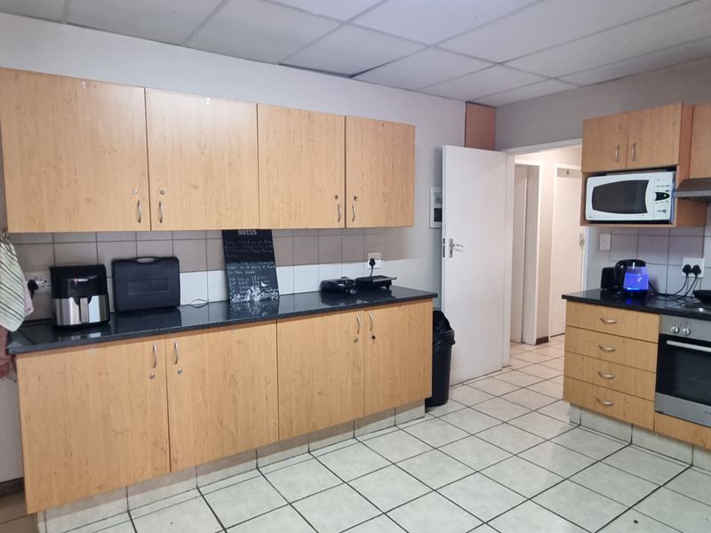 Location, Location, Location - Ideal for Student Accommodation - Photo 2