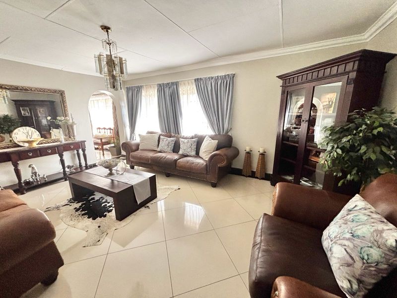 Modern Family Living with Exceptional Entertainment & Energy-Saving Features - Photo 4