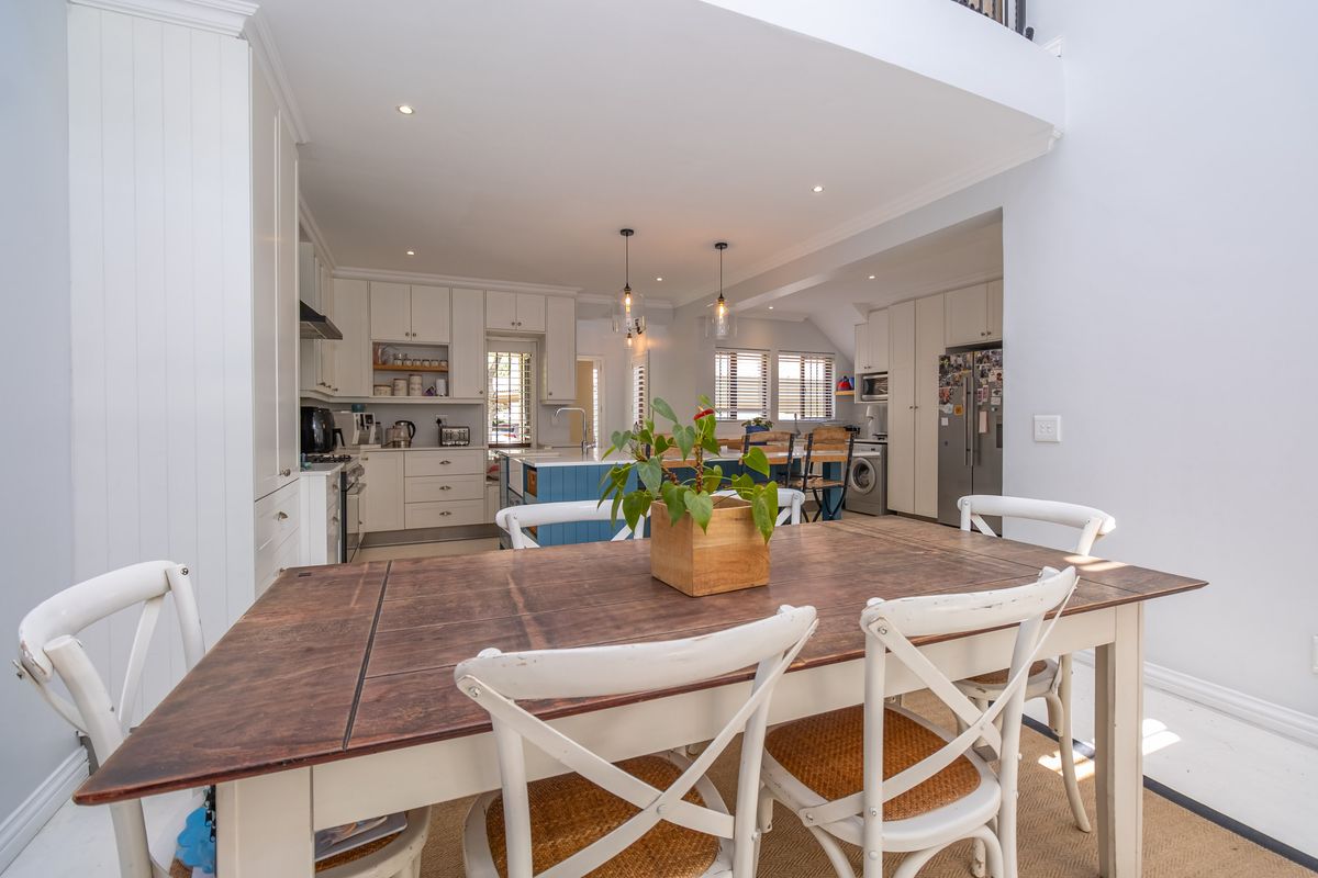 Large Family Home in Sought-After Lonehill Village Estate - Photo 5