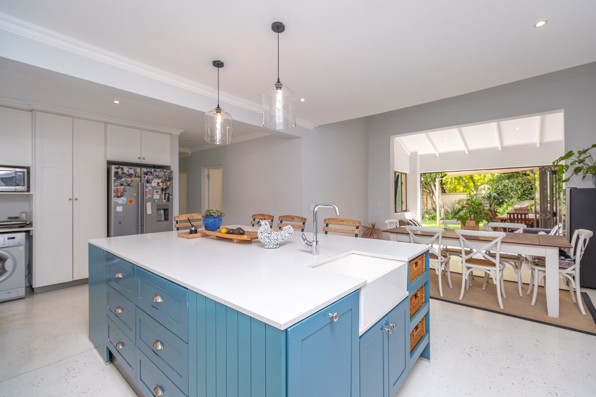 Large Family Home in Sought-After Lonehill Village Estate - Photo 3