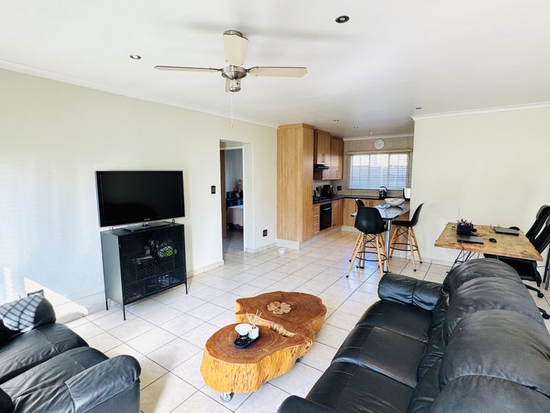 Modern, Energy-Efficient Townhouse in Sought-After Thatchfield Close - Photo 1