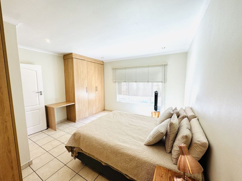 Modern, Energy-Efficient Townhouse in Sought-After Thatchfield Close - Photo 10