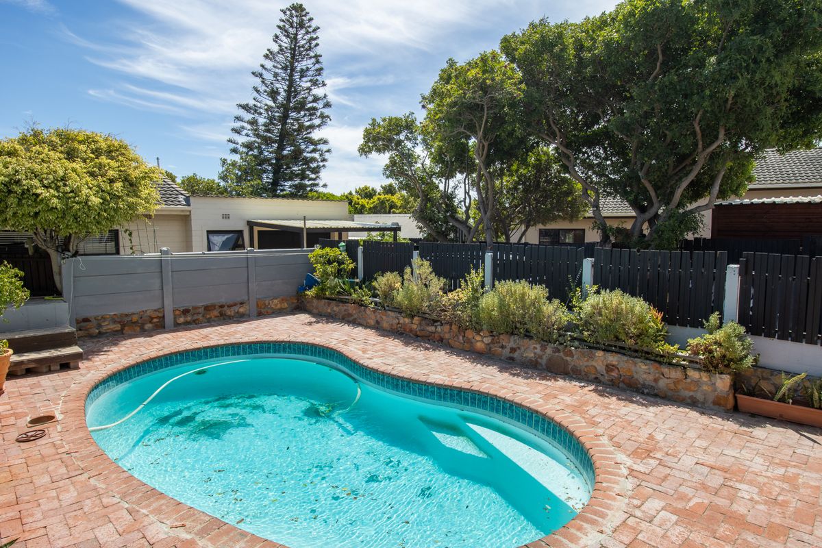 Stunning Family Home with Flatlet. - Photo 3