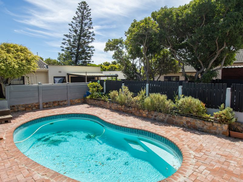 Stunning Family Home with Flatlet. - Photo 3