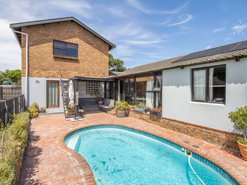 Stunning Family Home with Flatlet. - Photo 2